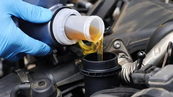 قیمت روغن هیدرولیک در بازار چهارشنبه 5 آذر ماه 99 + جدول