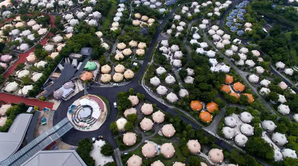 خانه های زیبا و گنبدی شکل که ضد زلزله هستند +عکس های دیدنی