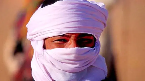 پوشش‌های عجیب که مردم جهان برای سر خود استفاده می‌کنند +تصاویر