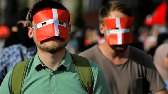 
تظاهرات در دانمارک در اعتراض به ممنوعیت استفاده زنان مسلمان از برقع+ تصاویر
