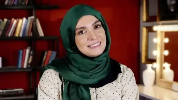 تزئینات و سلیقه فوق العاده زیبا و شیک الیکا عبدالرزاقی برای چیدن میز افطاری دونفره برای خودش و همسرش/ خاص و منحصر به فرد+عکس