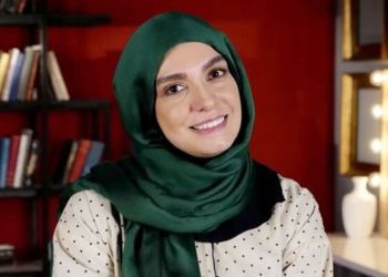 تزئینات و سلیقه فوق العاده زیبا و شیک الیکا عبدالرزاقی برای چیدن میز افطاری دونفره برای خودش و همسرش/ خاص و منحصر به فرد+عکس