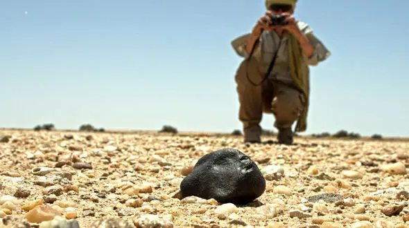 تصاویری شگفت‌انگیز از بقایای شهاب سنگ‌ها در ایران | این شهر کشور مهد شهاب سنگ‌هاست 