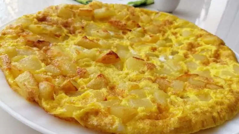 طرز تهیه املت سیب_ زمینی و پنیر