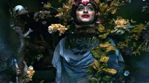 نقد فیلم «ملکه آلیشون»؛ سردرگرم، غرب زده و بی هویت!