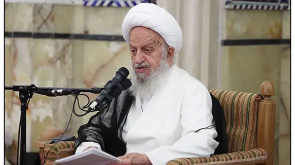 آیت‌الله مکارم شیرازی: برای کمبود آب و کاهش جمعیت استغفار کنید/ جوانان با مراسم‌های پرهزینه نمی توانند ازدواج کنند