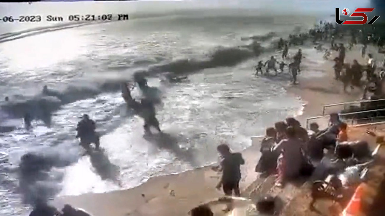 فیلم وحشتناک از موج ویرانگر در ساحل / زنان و مردان و کودکان را با خود برد 