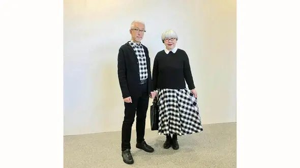 زوج ژاپنی 37 سال است لباس ست به تن می کنند+تصاویر