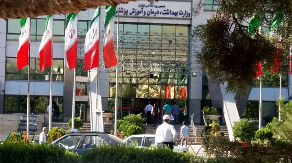 اعتراض پرستاران در مقابل وزارت بهداشت /  درخواست توقف طرح تربیت پرستار در بیمارستان ها