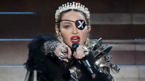 مدونا به مادام اکس پایان داد 