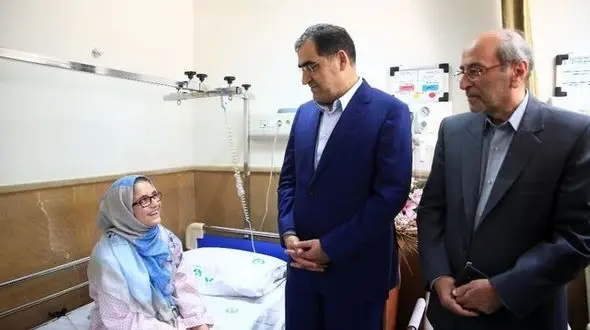  وزیر بهداشت به دیدار هانیه دختر فداکار سرپل ذهابی رفت + عکس
