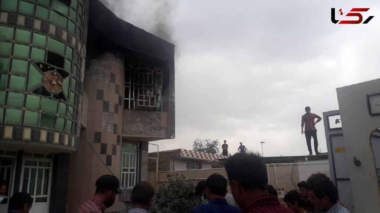 فیلم لحظه سوختن خانه معلم چرام در آتش
