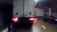 فیلم رانندگی وحشت آور راننده کامیون در تونل  / خودروها را درو کرد