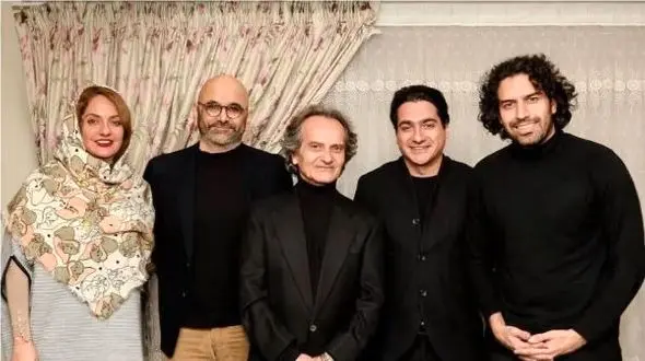 فیلم آوازخوانی باشکوه زنده همایون شجریان که همرو مست صدای خودش میکنه / جز حالت شوریده دیوانه دیوانه ندانیم