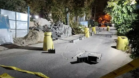 منطقه ۱۲ تهران، بیشترین میزان استعداد وقوع فروریزش را دارد / بخش هایی از خیابان ولیعصر در منطقه 6 هم در خطر است / فرسودگی شبکه آب، از علل اصلی فروریزش در تهران است + فیلم