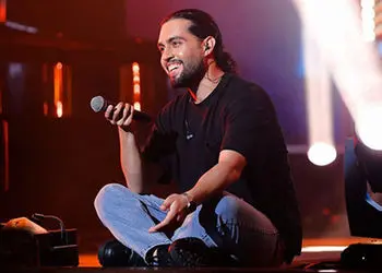 دانلود آهنگ حامیم به نام رز سفید/تورو میکاشتم وسط قلبم!