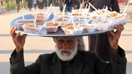 زائران کربلا مراقب باشند: غذاهای عراقی چالش بزرگی برای معده شما!