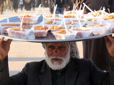زائران کربلا مراقب باشند: غذاهای عراقی چالش بزرگی برای معده شما!