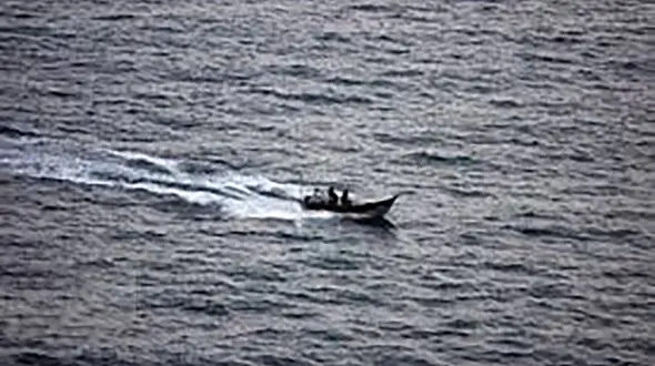 نجات 3 صیاد چارکی پس از ۱۲ ساعت سرگردانی روی دریا + جزییات