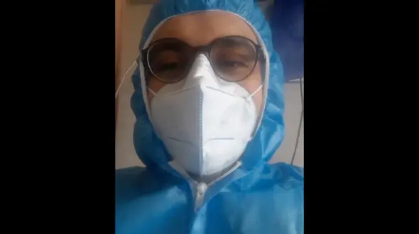 پیام تبریک پرستار خوش ذوق از کنار کرونایی ها به دوستانش در سال نو + فیلم