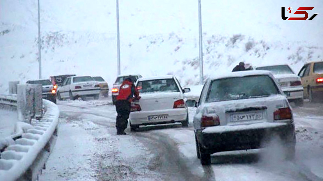بارش سنگین برف در محورهای هراز و فیروزکوه/ توصیه‌های پلیس به رانندگان

