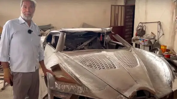 فیلم/ ببینید این پیرمرد تهرانی چگونه در کارگاه کوچک اش بوگاتی می سازد!