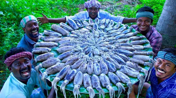 آشپزی پدر و پسر / پخت غذای هندی با 30 کیلو ماهی مرکب؛ سفری به طعم‌ های خاص / فیلم