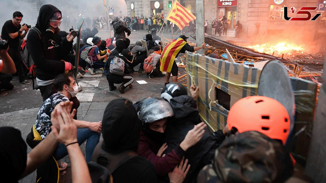  Violent Clashes in Barcelona As Catalonia Closes Borders over COVID-19 
