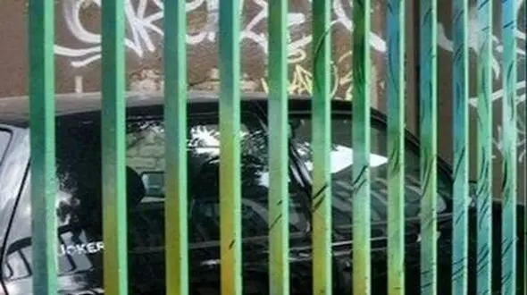 خلاقیت مشاغل:ابتکار منحصربفرد و بامزه هنرمندی که نرده ها را به یک شاهکار خلاقانه هنری تبدیل کرده است + عکس/چقدر رویایی و خاص!