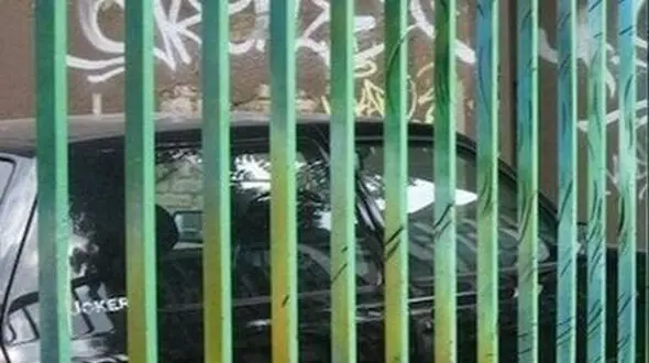 خلاقیت مشاغل:ابتکار منحصربفرد و بامزه هنرمندی که نرده ها را به یک شاهکار خلاقانه هنری تبدیل کرده است + عکس/چقدر رویایی و خاص!
