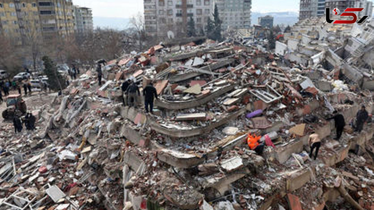 ماجرای عکسی تراژیک از زلزله ترکیه که جهانی شد/ این پدر می‌خواست دنیا از دست دادن دخترش را ببیند+ عکس 