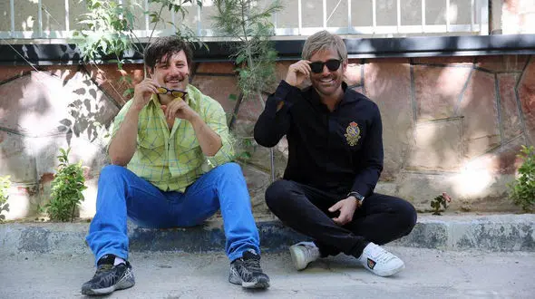 آینه بغلی لاکچری اما شکسته! 