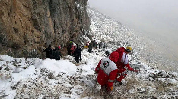 فیلم عملیات نفس گیر نجات مرد 55 ساله در منطقه برف‌گیر گلستان