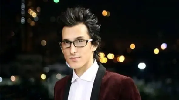 فیلم آواز احساسی مرتضی پاشایی ! /  تو اوج مریضیش این آهنگ رو خام خوند بمونه برای یار ابدیش !