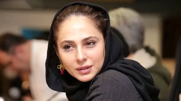 عکس رعنا آزادی ور در آغوش پدرش / پدر جذاب خانم بازیگر غوغا کرد !