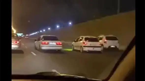 ببینید / حرکت جنون‌آمیز راننده پراید در کورس با پژو ۲۰۶ در اتوبان‌های تهران