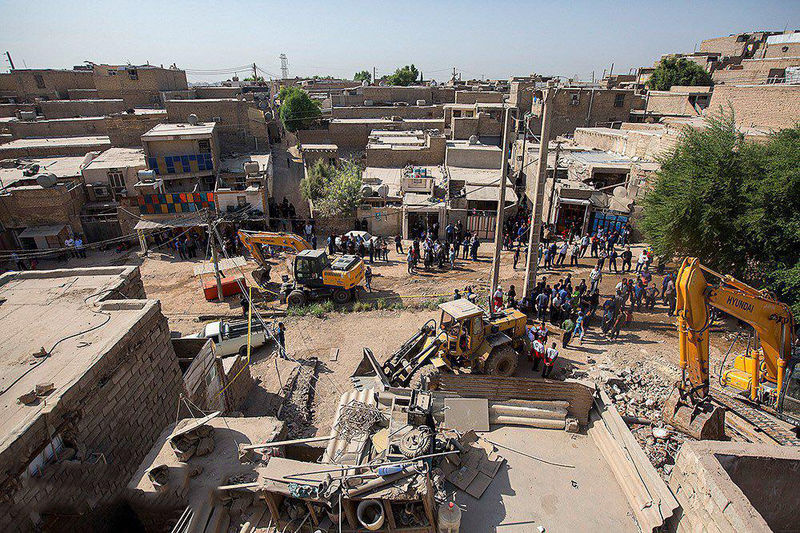 مرگ ٢ کودک در حادثه سقوط سنگ روی ٢ خانه در اهواز