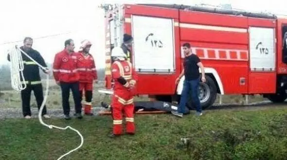  بانوی ۳۰ ساله بر اثر سقوط خودرو درون کانال آب در رشت جان باخت