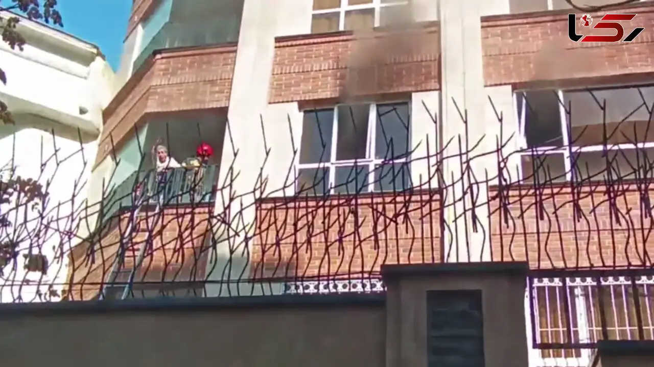فیلم رکنا از آتش افروزی عمدی پسری در خانه پدر و مادر پیرش / گفت و گو با شاهد عینی در صحنه آتش سوزی