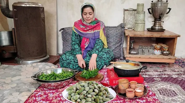 پخت غذاهای روستایی ارومیه؛ خورشت‌ های خوشمزه و ترشی‌ های بی‌ نظیر + فیلم