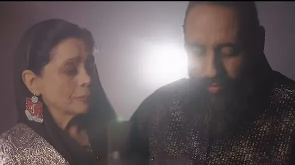فیلم/ همخوانی باشکوه روزبه نعمت الهی به همراه مادرش (فرشته جواهری) برای ایران ‏/ مادر و پسر با اشک و آه برای وطن خواندند