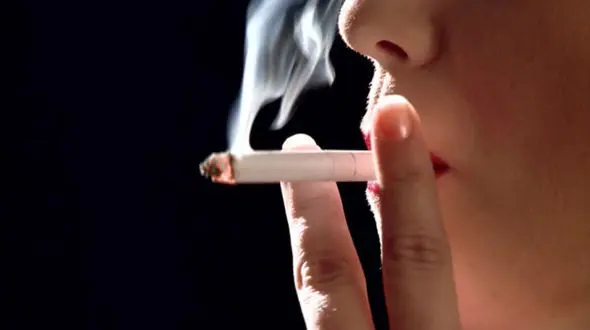 زنان سیگاری زودتر یائسه می‌شوند