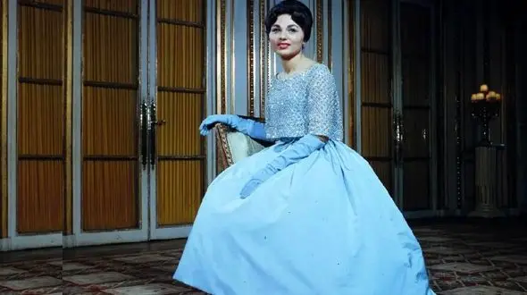 سفر به ایام قدیم سال 1339؛ عشق بازی فرح پهلوی با مرغ عشق وسط کاخ گلستان