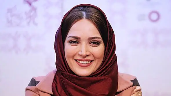 عکسی از بهنوش طباطبایی با استایل صورتی در کنسرت علیرضا قربانی