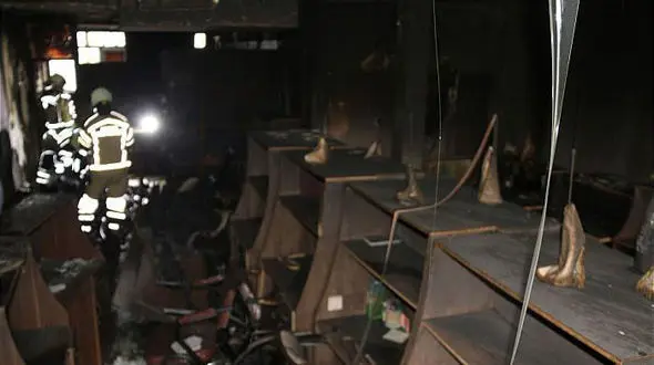 تلاش آتش نشانان از خاکستر شدن آموزشگاه کنکوری ها در خیابان آل احمد + عکس