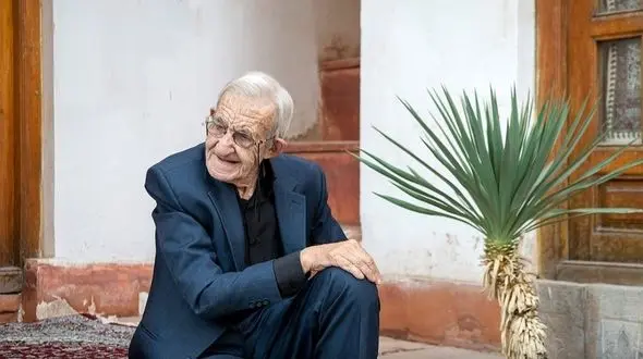 فیلم/ سوپرایز جشن تولد 87 سالگی اردشیر کاظمی توسط بهاره رهنما و همکارانش