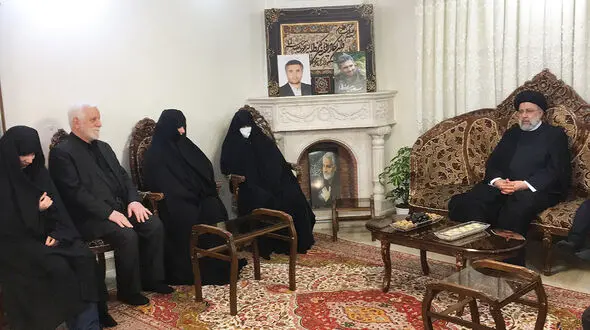 رییس‌جمهور به همراه همسرش به دیدار خانواده شهید حسن صیادخدایی رفت