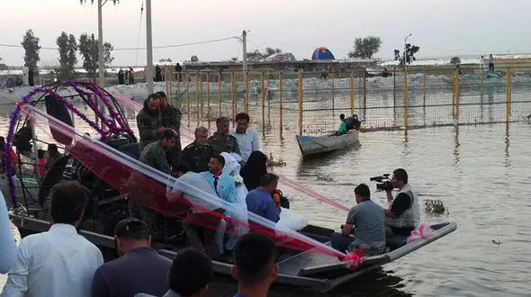 مراسم ازدواج زوج سوسنگردی در سیلاب+ عکس