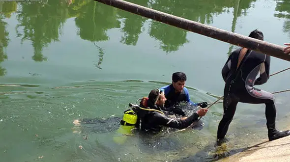 بازیگوشی مرگبار پسربچه در حاشیه کانال آب