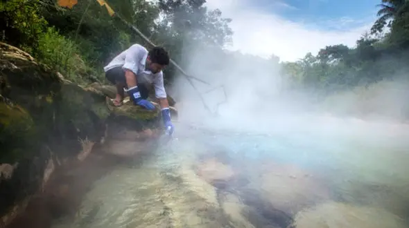 رودخانه‌ای که به دلایلی نامعلوم می‌جوشد! + عکس
